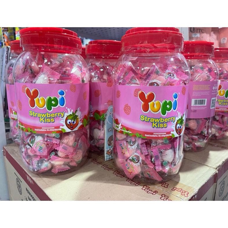 

Permen Yupi Strawberry Kiss Toples Berat 300 Gram Kemasan Jar Jelly Kenyal Manis Gula Trend