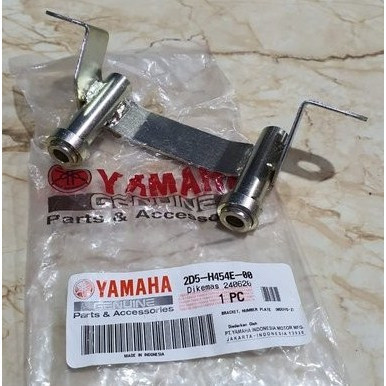 2D5-H454E-00 DUDUKAN PLAT NOMOR DEPAN NOUVO ORIGINAL YAMAHA