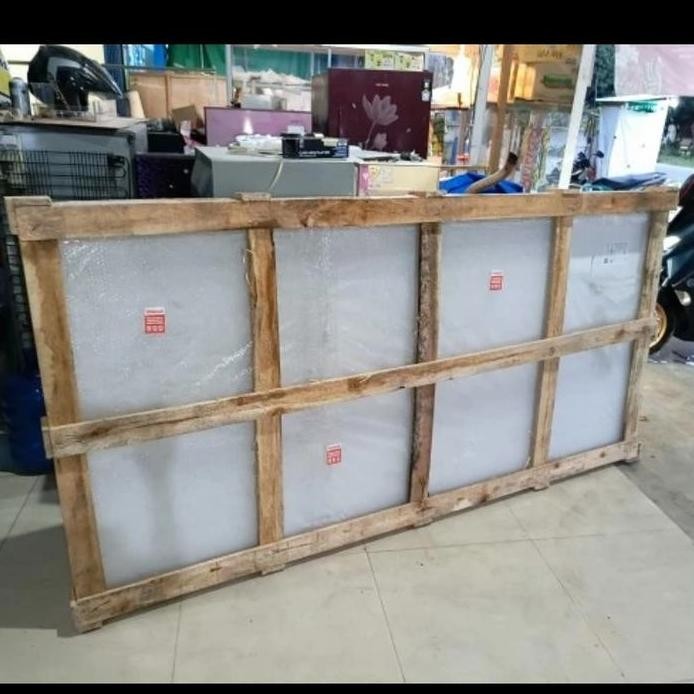 

Peti Pallet Kayu Panel Surya