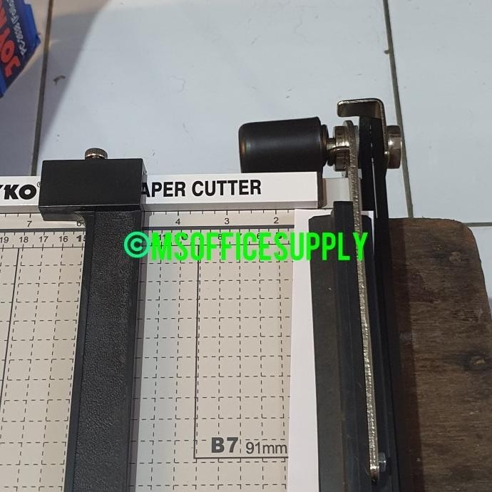 

ready !!! pemotong kertas paper cutter F4 FOLIO JOYKO LETTER 25X38 cm pc 2638