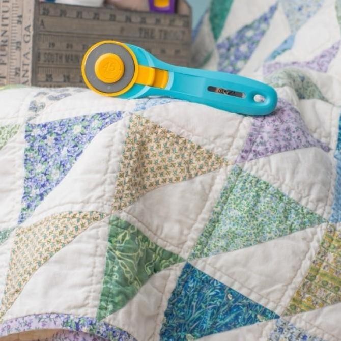 

ready !!! Pisau Pemotong Kain Olfa Rotary Cutter 45mm RTY-2/C BLUE - Splash Aqua