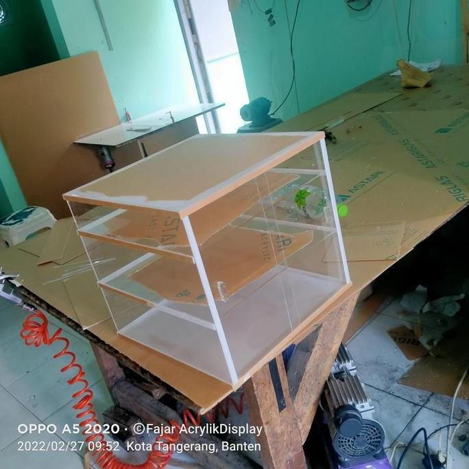 

akrilik etalase custom