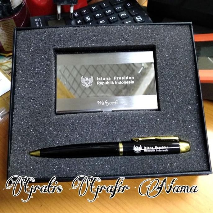 

Produk Baru!! giftset exclusive tempat kartu dan pulpen istana gratis tambah nama