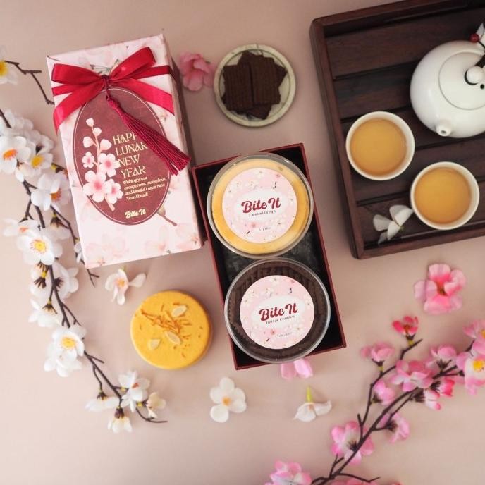 

sakura - chinese new year hampers / parcel imlek / almond crispy termurah