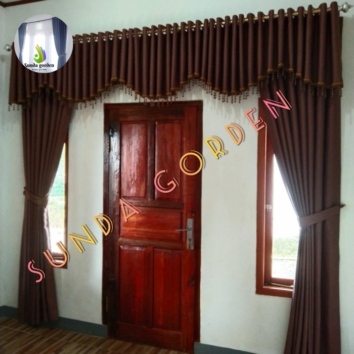 Gorden Pintu Tengah Satu Set Poni