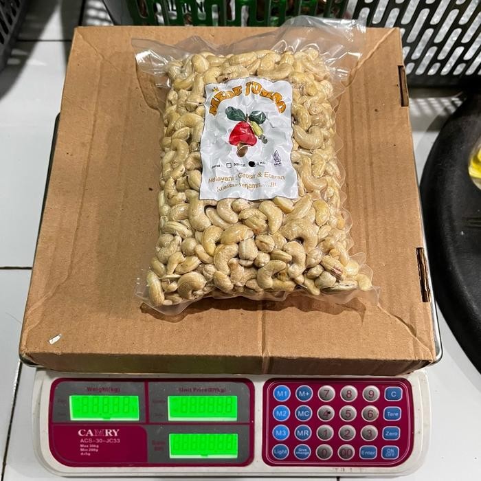 

terbaru !!! kacang mede mentah berkualitas 500gr ready