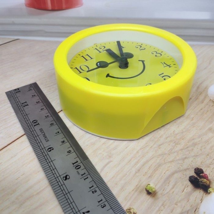 Jam Weker EMO Motif SMILE /Jam Meja Beker / Alarm Clock Bonus Baterai