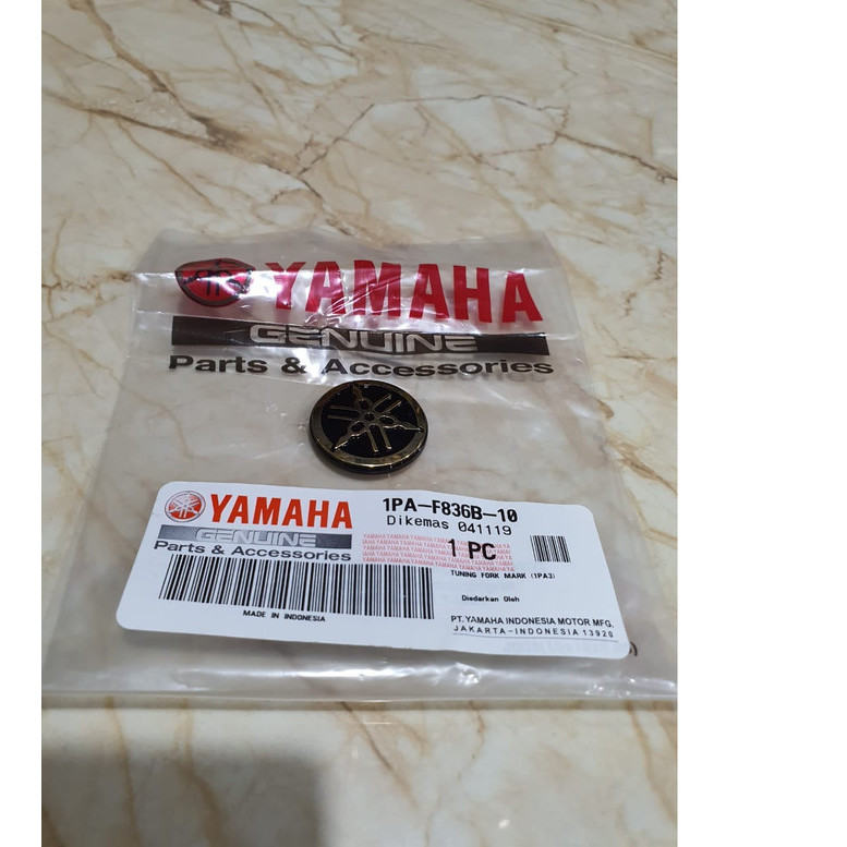 Emblem Logo Yamaha Gold Cover Lampu Stop Windshield New Vixion Asli Barang Langka