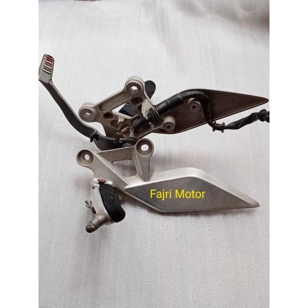 Footstep Depan Pijakankaki Depan Cb 150 Cb150 R Old Lama Kiri Kanan Ori Copotan Termurah Langka