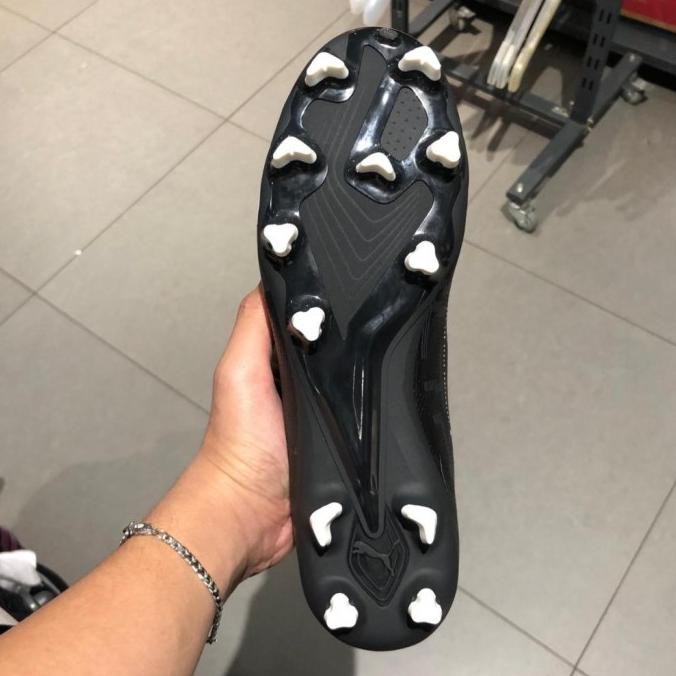 Sepatu Bola Puma Ultra Play Fg/Ag Black- White 107224 02 Storesuhardi_