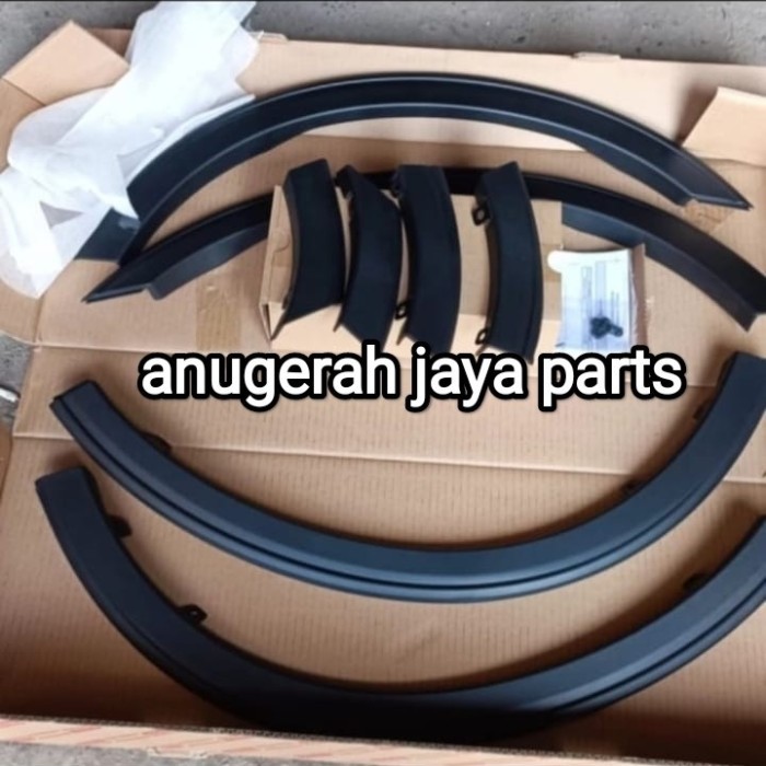 Bodykit over fender innova venturer facelift 2021-2022 original