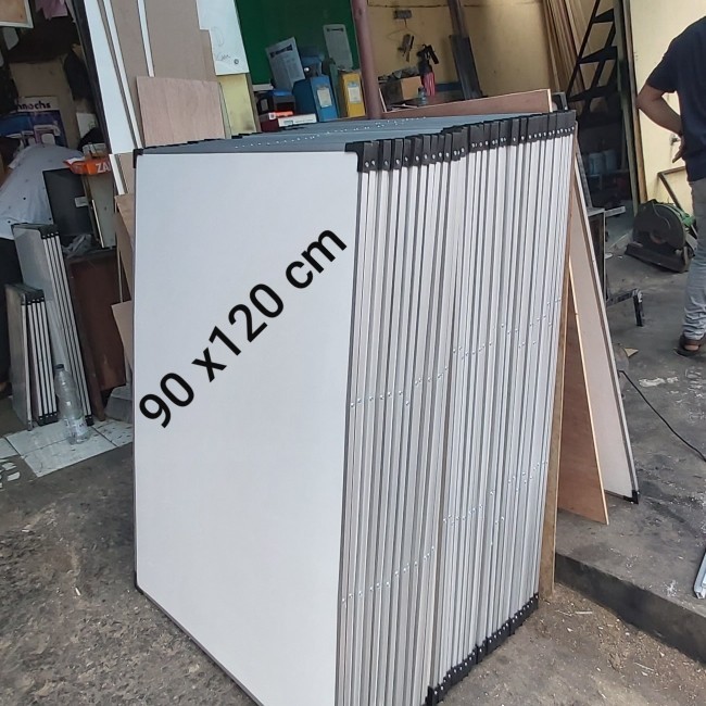 

WHITEBOARD GANTUNG 90 X 120 CM NONMAGNET