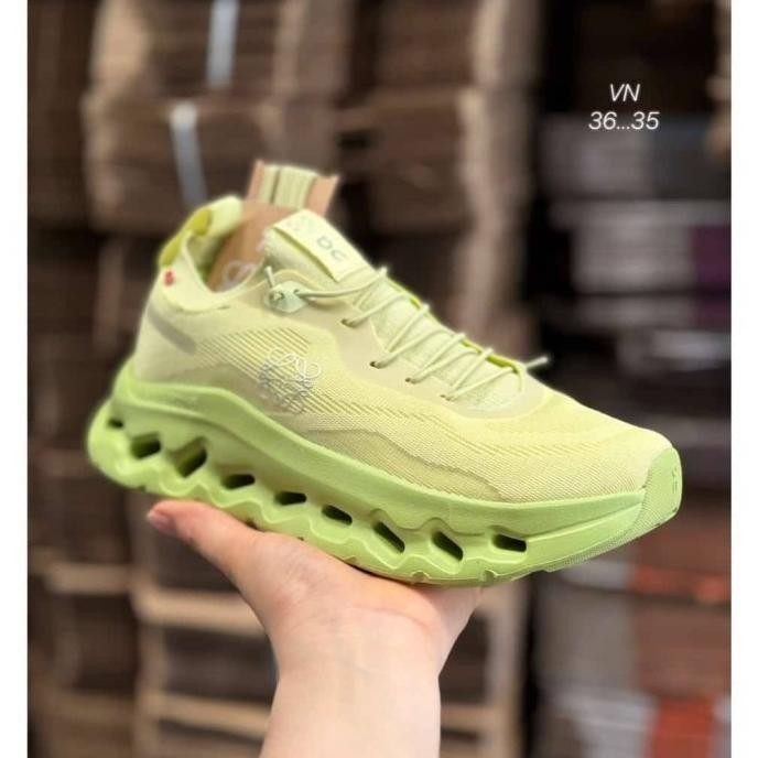Sepatu Running Wanita On Cloud Original Guenfades