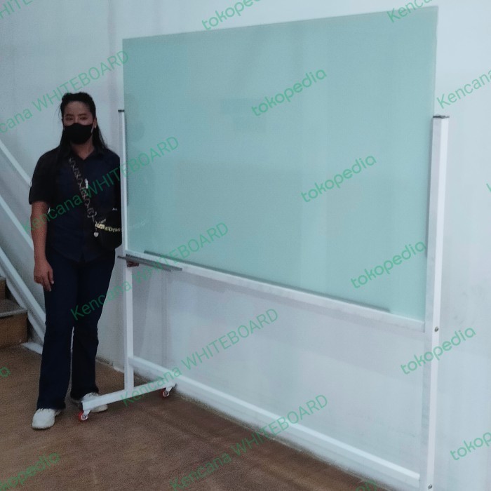 

TERJAMIN GLASSBOARD STAND 100 150 CM KODE 1042