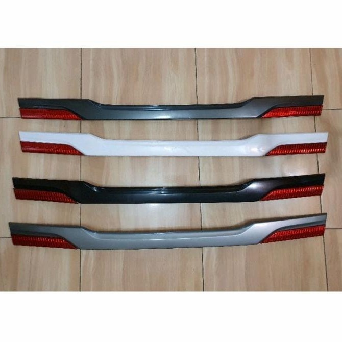 Trunklid Ornamen Belakang Toyota Innova 2004-2015