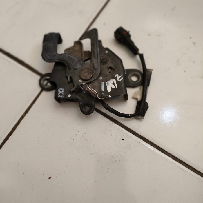 lock kuncian kap mesin mobil Yaris bakpao
