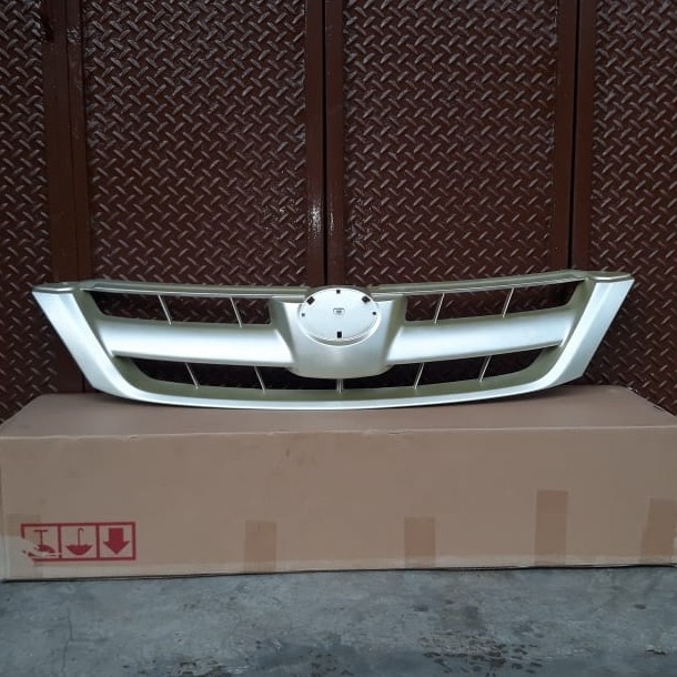 Grill Innova Lama 2005