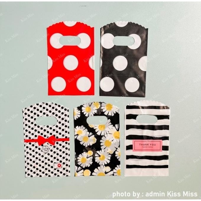 

Buruan serbu] 9x15 - 50 PCS - Plastik PLONG MINI - kresek motif - tipis - lucu - fancy - olshop - butik - plastik aksesoris
