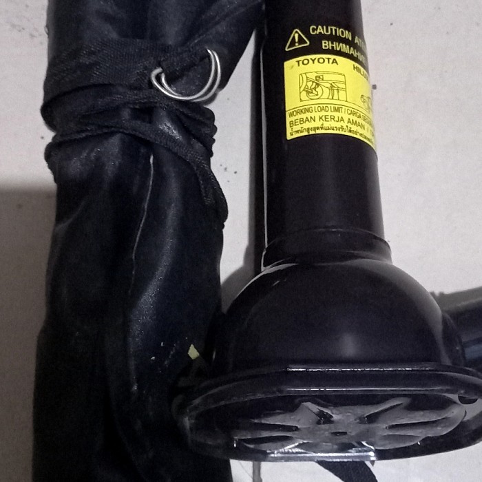 DONGKRAK MOBIL FORTUNER