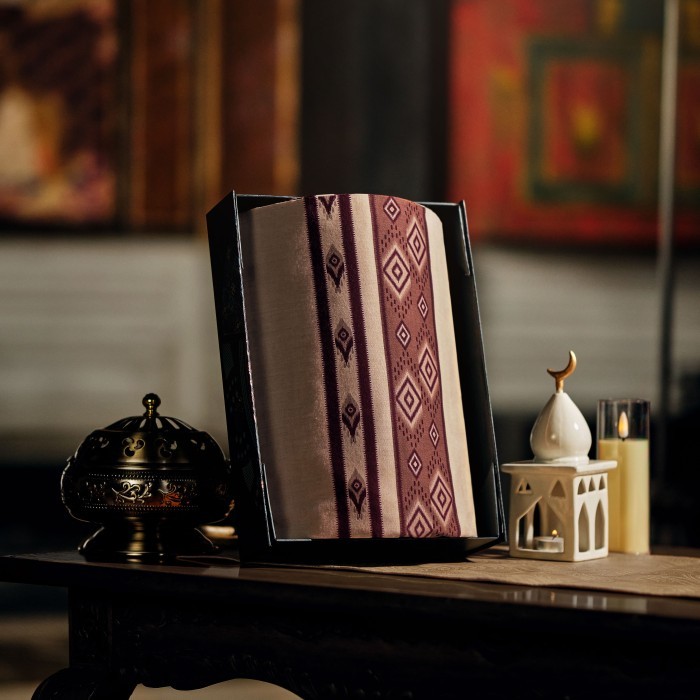 HOWEL AND CO - ZAYAN (SARUNG)