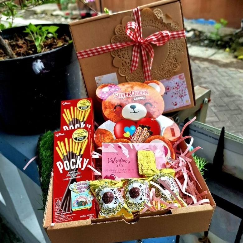 

COD Hampers Silverqueen Bear hampers love silverqueen beruang chungkybar bear hampers valentine hampers coklat murah hampers pacar Aza-125