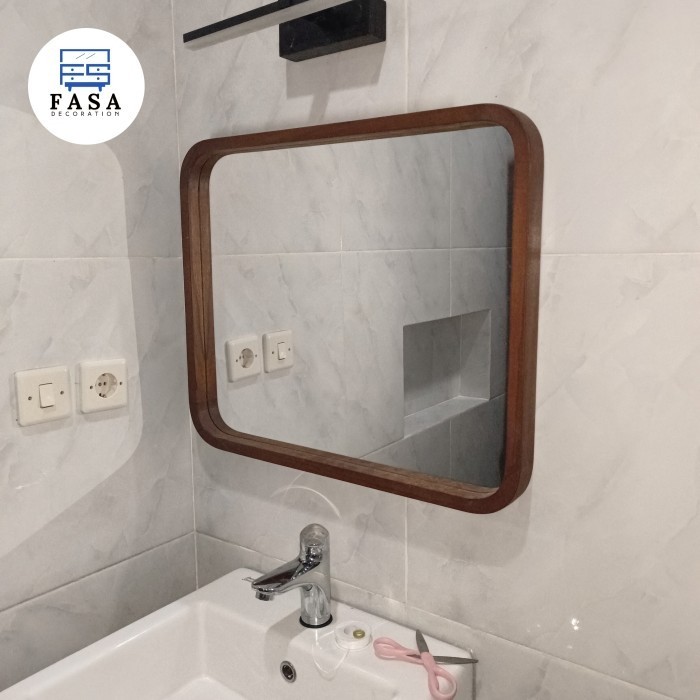 cermin dinding kamar mandi kotak kayu jati