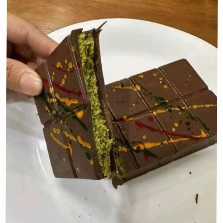 

VIRAL Chocolate Dubai Original Crispy "PISTACHIO KUNAFE" Berat 270 gr ,Size 16x8 cm ,Coklat Viral Lembut Meleleh Dimulut Food Cocoa Cemilan Makanan Cokelat Eh76