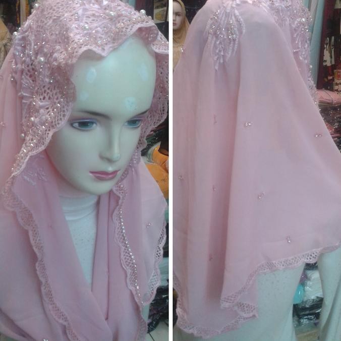 Kerudung Yenny Wahid Payet swarosky