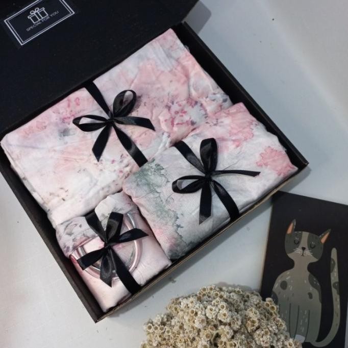 Miliki Hampers Mukena Premium Cewek Kado Mukena Black White Kado