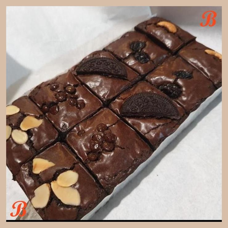 

| NS | HAMPERS BROWNIES SPESIAL LEBARAN BY NASTAR JAVA (UKURAN 20X10CM)