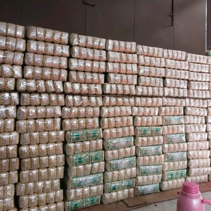 

terbaru !!! 10 bks kacang kupas 350 gram 10350 gram=total berat 3,5 kg (biji kecil) ready