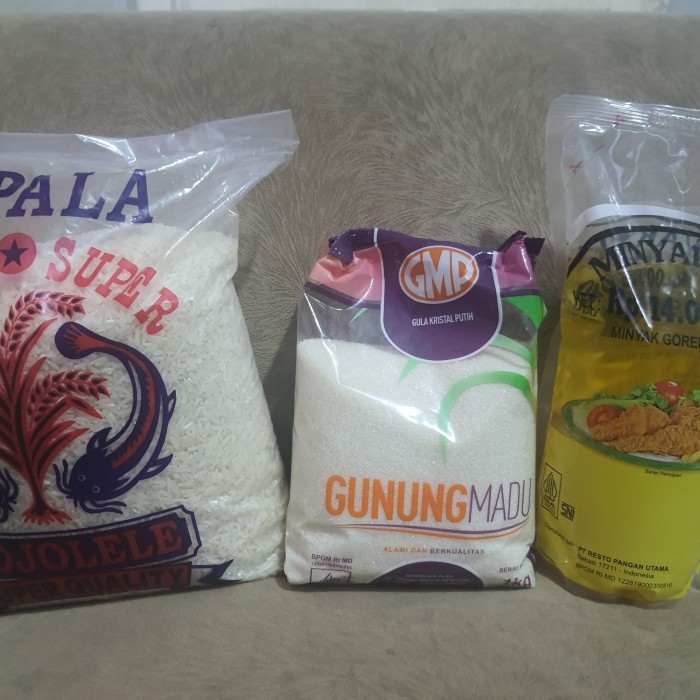 

Paket Beras 4 Liter + minyak 1 L + gula 1kg