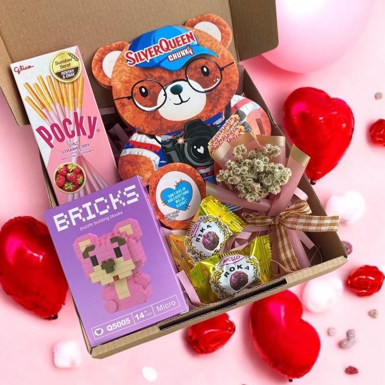 

TERLARIS HAMPERS COKLAT SILVERQUEEN BEAR LOVE VALENTINE GOFT BOX POCKY ROKA BONEKA Ae-24
