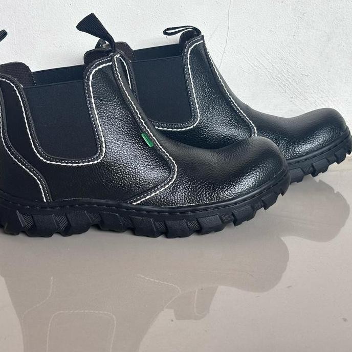 Sepatu safety boot pria dan wanita hitam Pertengahan betis Kerja Karet shoes safety shoes safety sho