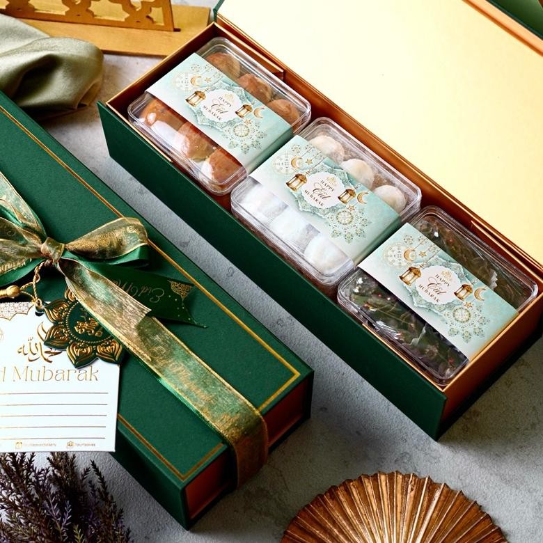 

Hampers Exclusive Lebaran / Hampers lebaran / Hampers ramadan / parcel lebaran / parcel sincia / nastar wisman / putri salju / choco cornflakes / nastar wisman pandan / gift / hardbox / 3 toples