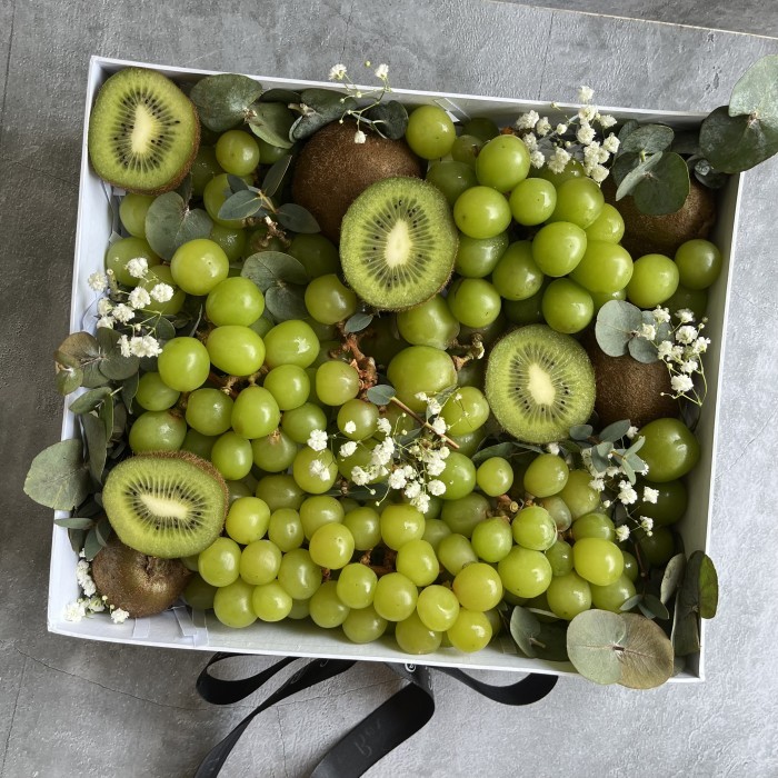 

Green Grape Kiwi Fruit Box Parcel Buah Le Bliss Box