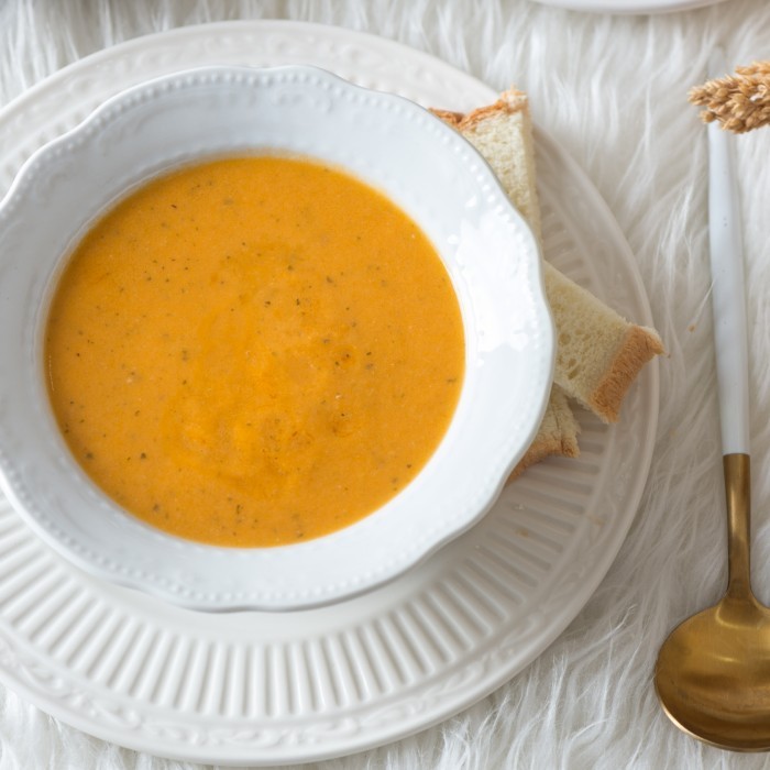 

CATHYLICIOUS ROASTED TOMATO AND BASIL CHICKEN SOUP