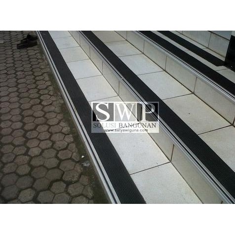 STEP NOSING LIS TANGGA ALUMINIUM