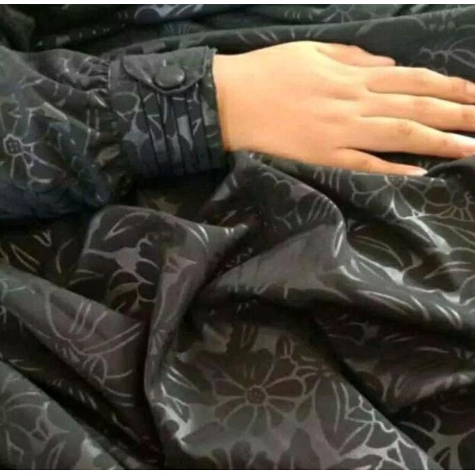 Setelan Gamis Embos Wolfis Motif Bunga Lily Warna Hitam/Hitam/Original