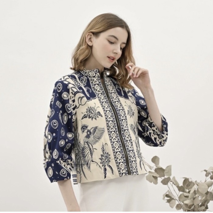 Bomber jaket batik wanita modern / luaran batik navy motif bangau mura