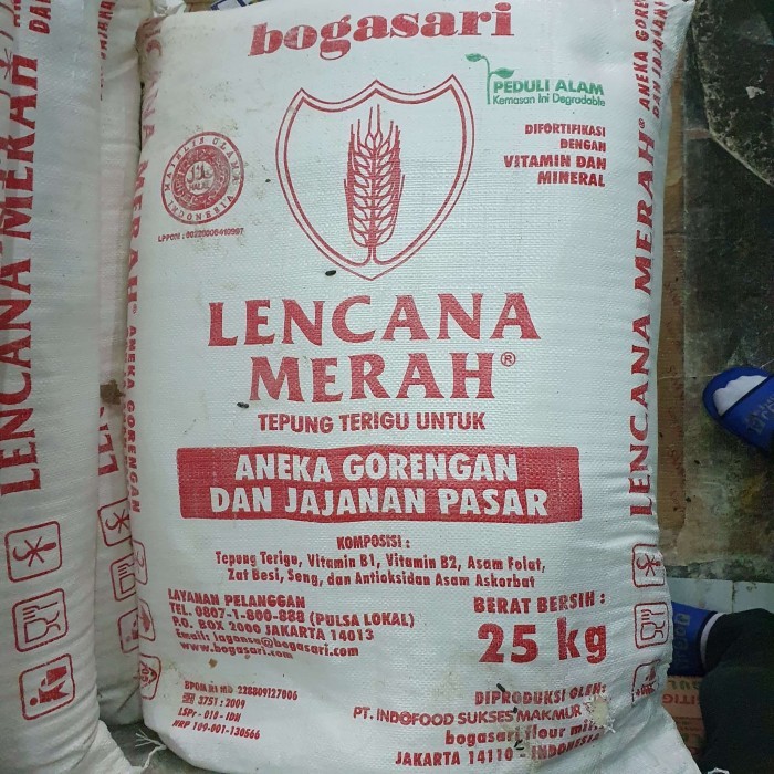 

Tepung Terigu Lencana Merah 25kg - Bogasari - 1 Bal / Karung