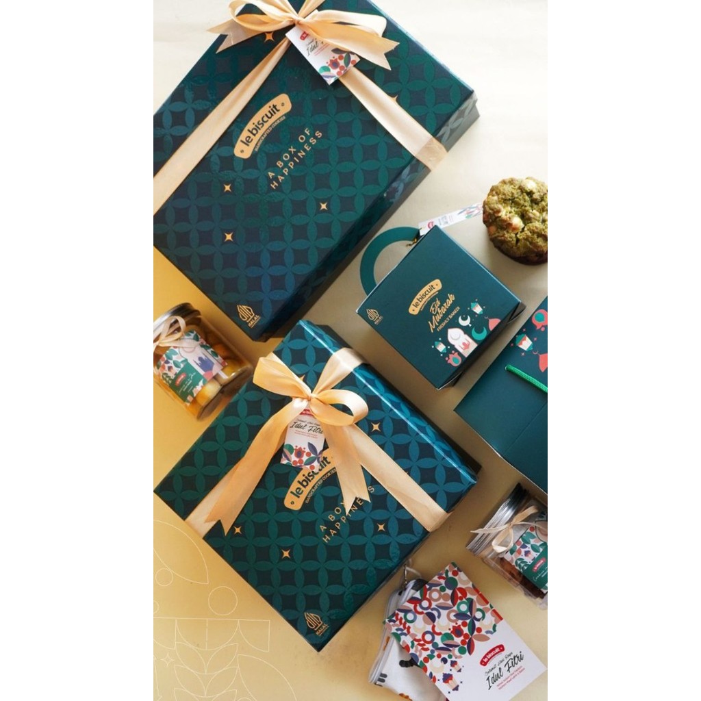 

LE BISCUIT PARCEL HAMPERS LEBARAN IDUL FITRI - 3 GIANT COOKIES + 1 JAR