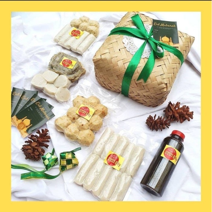 

PARCEL HAMPERS LEBARAN IDUL ADHA SET BESEK PAKET GIFT MAKANAN PEMPEK