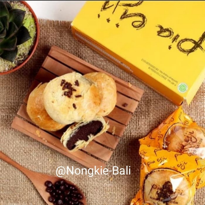 

Pia Eiji khas Bali isi 8 pcs Rasa Coklat