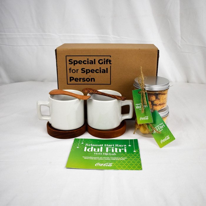 

Hampers Lebaran Parcel isi Paket Mug Custom dan Kue Kering Al Falaq