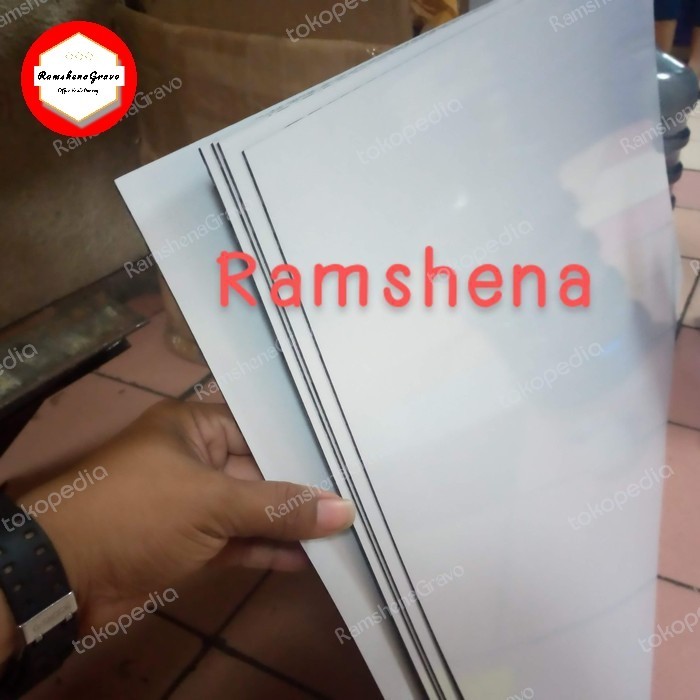 

GRAVOPLY/BAHAN GRAFIR/NAME TAG/LASER/ROUTER/60X120CM TEBAL 1.5MM PUTIH