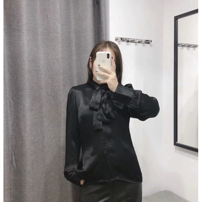 Kemeja Formal Wanita Dengan Dasi Hitam Bahan Silk Import Premium