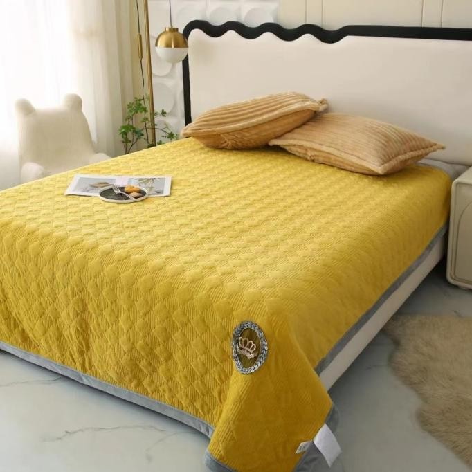 Selimut Polos Embos Bahan Polyester Tebal dan Berkualitas Ukuran 150 cm & 180 cm Terlaris