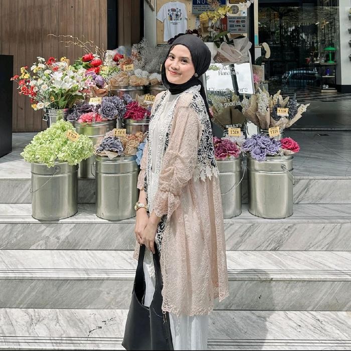 Naura Outer Outer prada lebaran kondangan ootd vielaa.id