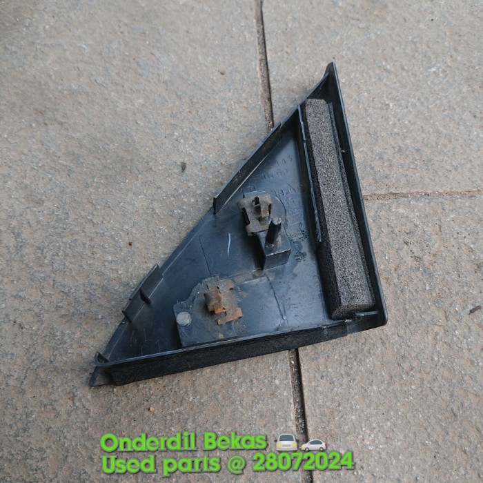 Cover Segitiga Garnish Spion Kiri Mazda 323 Familia Bekas